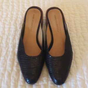 Lizard mules with wooden heel